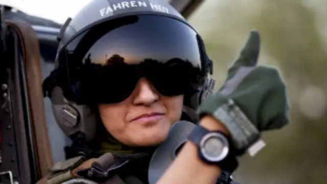 ’ان پائلٹ لڑکیوں نے اگر یہ سوچ لیا کہ اللہ پر چھوڑ کے بہت دیکھ لیا اب خود ہی کچھ کرتے ہیں تو خدا جانے انجام کیا ہوگا‘