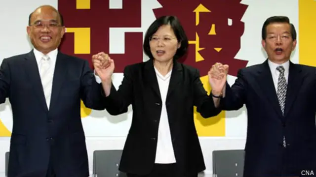 左起：蘇貞昌、蔡英文、謝長廷（2011年檔案照片）