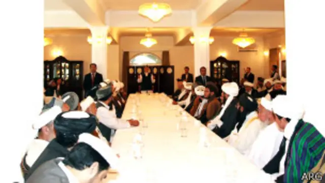 شورای علمایی افغانستان از تمام طرف‌های درگیر خواسته که از جنگ دست کشیده و مطابق دستورات دین اسلام اختلافات شانرا از طریق مصالحه و گفتگو حل نمایند