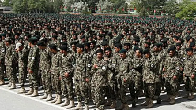شمار نیروهای امنیتی افغان به ۳۵۰ هزار نفر نزدیک شده است
