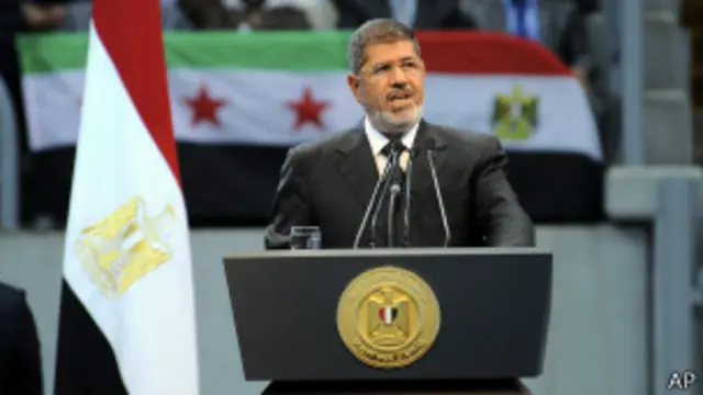 دعا الرئيس المصري لفرض حظر جوي على سوريا.