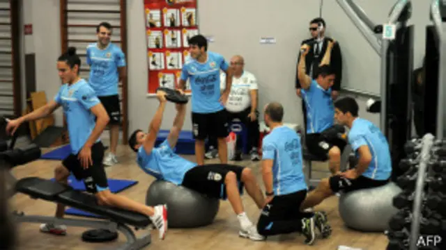 Uruguai treina na academia / AFP