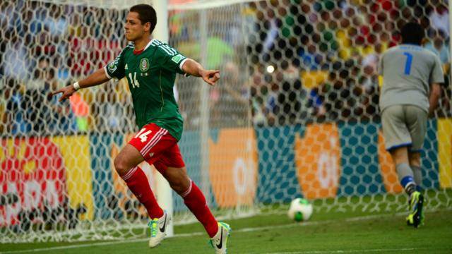 Chicharito comemora o gol do México no Maracanã