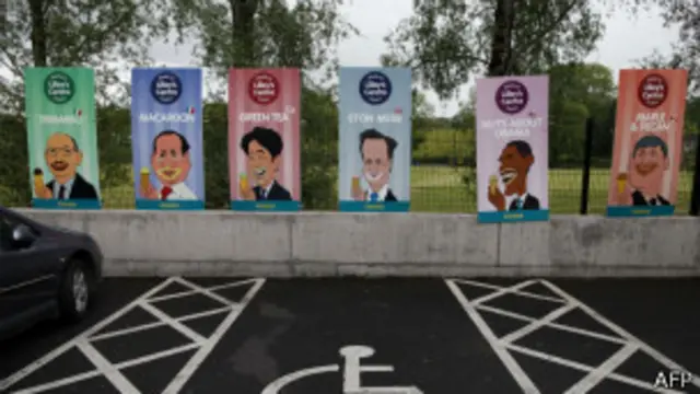 آگهی‌های تبلیغاتی در نزدیکی محل اجلاس