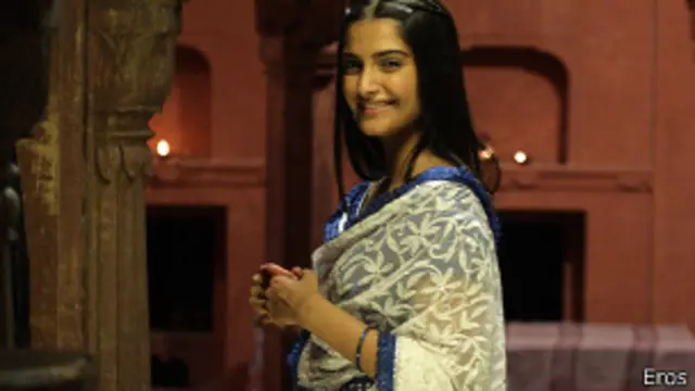 सोनम कपूर मानती हैं कि उन्हें अब एक हिट फिल्म की सख़्त ज़रूरत है.