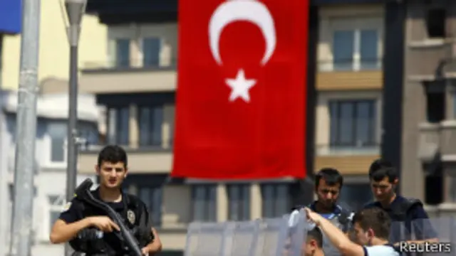 پلیس در میدان تقسیم استانبول مستقر است