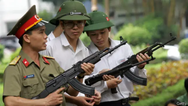 Quân đội Việt Nam tăng cường giáo dục quốc phòng toàn dân