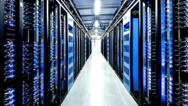 Servidores de Facebook en la central de datos de Lulea, Suecia