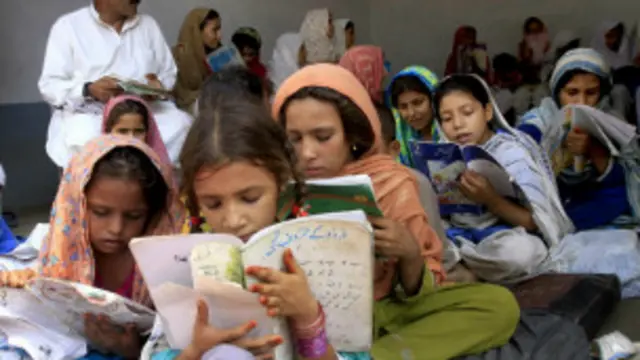 د پښتونخوا حکومت د ماليې وزير وايي دوى به پر تعليم تر ٥٠٠ ميليونه ډالرو ډېرې پيسې لګوي.