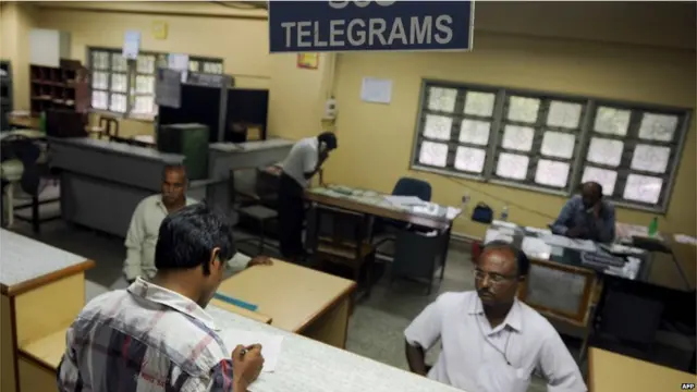 साल 2011 में सरकार ने 60 सालों में पहली बार टेलीग्राम शुल्क में इजाफा किया था. अभी किसी ग्राहक को इस सेवा से 50 शब्द भेजने के लिए 27रुपए खर्च करने पड़ेंगे.