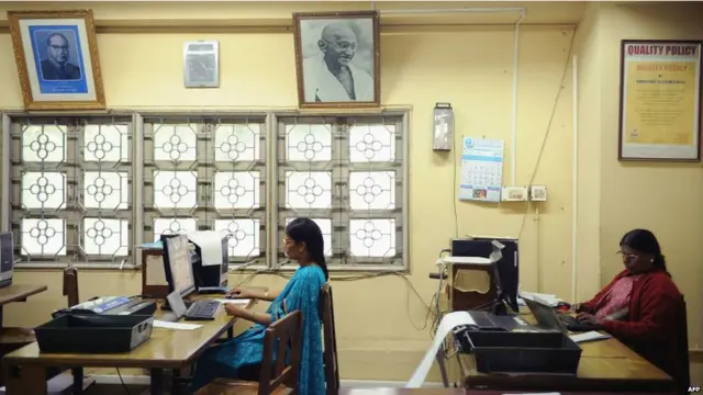 सरकार ने तय किया है कि भारत में 15 जुलाई से टेलीग्राम सेवा बंद कर दी जाएगी. फिलहाल भारत में 75 ऐसे केंद्र हैं जहाँ टेलीग्राम सेवा की सुविधा उपलब्ध है और तकरीबन एक हजार कर्मचारी इसमें काम कर रहे हैं. हालांकि इसकी हालत खस्ताहाल ही है.