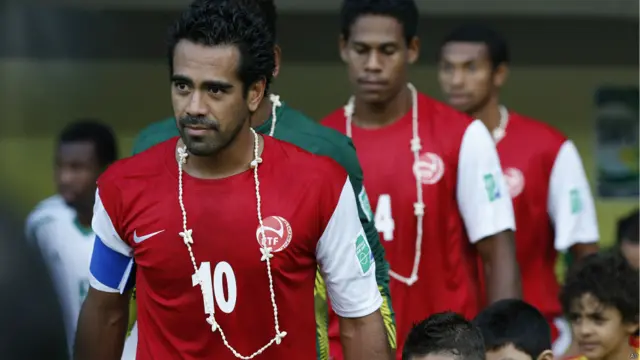Jogadores taitianos entram em campo no Mineirão