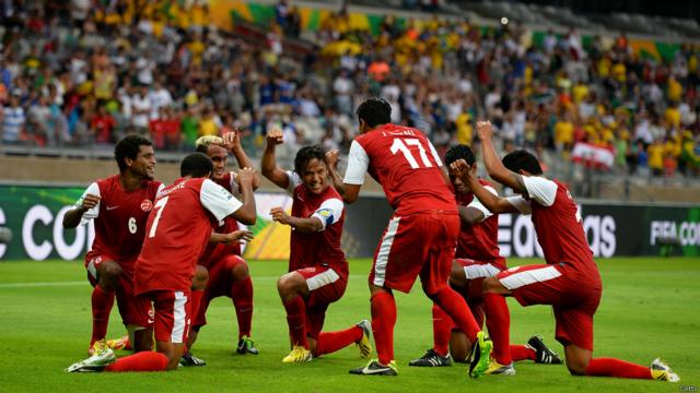 Taitianos comemoram gol no Mineirão