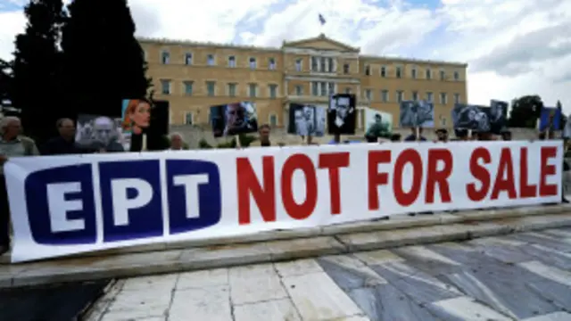 Демонстрация в защиту телеканала в Афинах