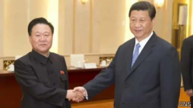 崔龙海与习近平(2013年5月24日)