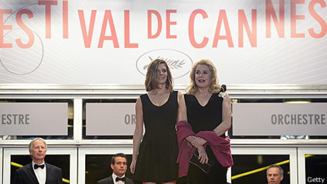 Chiara Mastroianni y Catherine Deneuve en Cannes