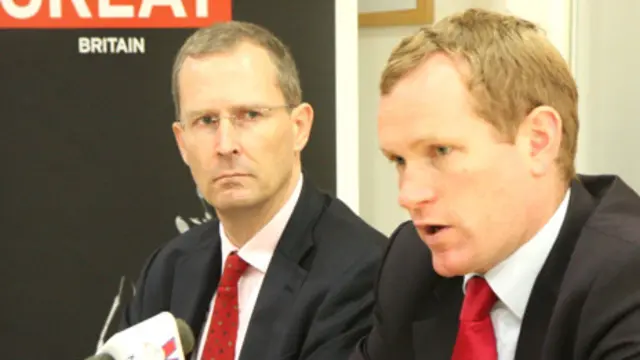 Đại sứ Antony Stokes và Thứ trưởng Ngoại giao Jeremy Browne