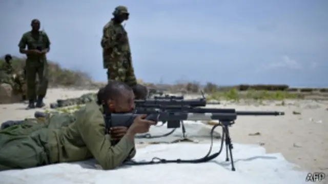 اشتبكت عناصر من الجيش الصومالي والاتحاد الافريقي مع المسلحين داخل المقر الأممي وفق شهود عيان