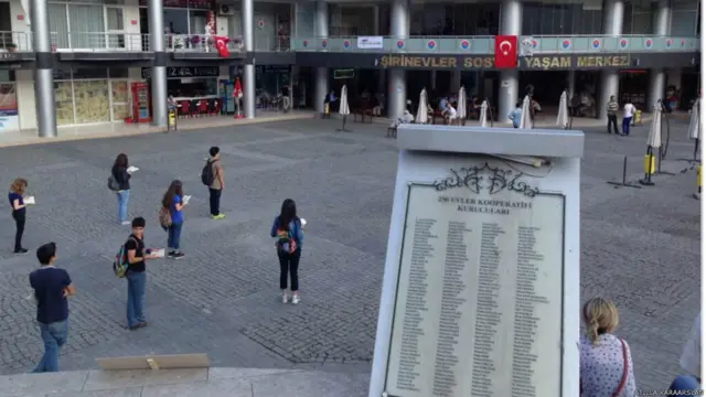 Atilla Karaarslan: "Karabük'te duran, kitap okuyan gençler"