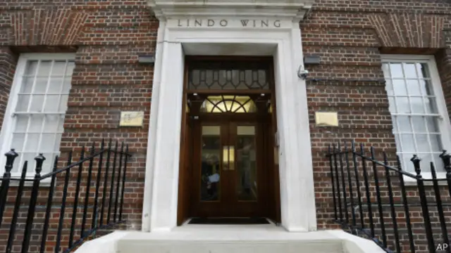 Вход в частное крыло больницы