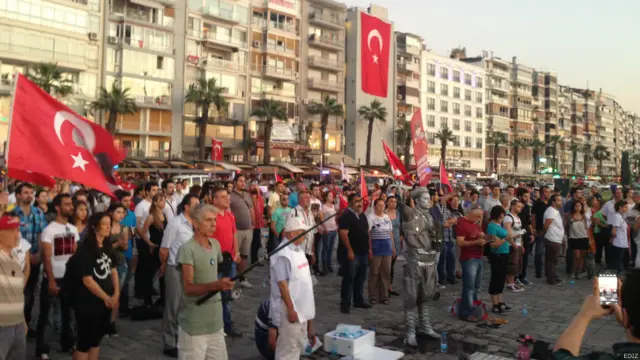 Gündoğdu Meydanı'ndan bir diğer kareyi de BBC okuru Ediz gönderdi.