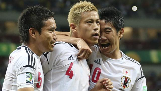 Japoneses comemoram gol no Recife