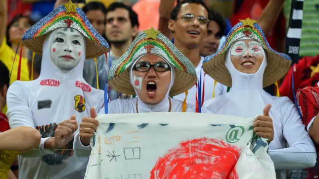 Torcedores japoneses na Arena Pernambuco, em Recife