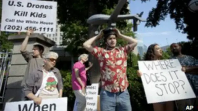 ड्रोन विमानों के ख़िलाफ प्रदर्शन