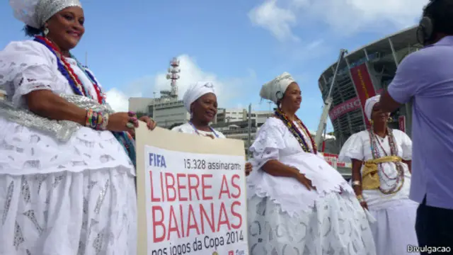 A Fifa permitiu que seis baianas, apoiadas por uma equipe que totaliza maiscasas de aposta eleicoes20 pessoas, entre ajudantes e operadorascasas de aposta eleicoescaixa, vendessem acarajé no interior do estádio