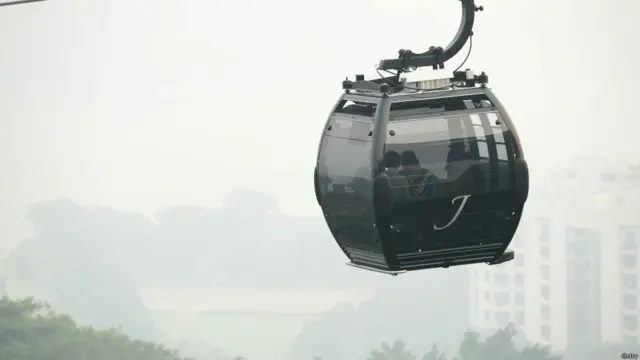 انڈونیشا کے جزیرے سماٹرا کے جنگلات میں لگنے والی آگ کے بعد دونوں ملکوں میں الزام تراشیوں کا سلسلہ شروع ہو گیا