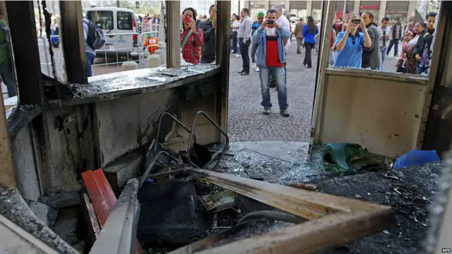 تم تدمير محطة الشرطة في ساو باولو احتجاجاً على فساد الشرطة. 