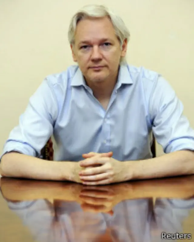 Ассанж находится на территории посольства Эквадора с июня 2012 года.