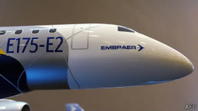 Modelo de un avión de Embraer