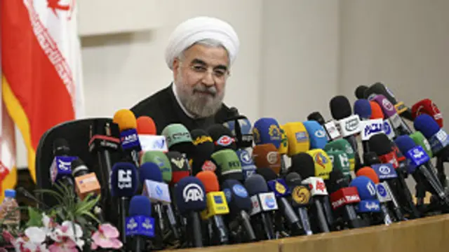 آقای روحانی گفته "اسلامی کردن دانشگاه به این معنا نیست که بعد از سی و چند سال از گذشت انقلاب ده‌ها رشته علوم اسلامی تعطیل شود، بهتر است بگذاریم دانشگاه ها اسلامی شوند اما روند آموزش در آنها قطع نشود.