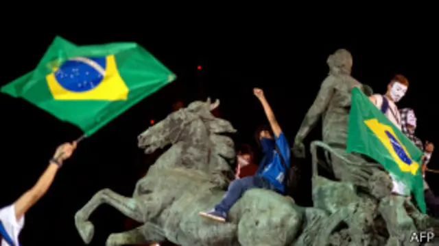 Manifestantes em Niterói | Foto: AFP