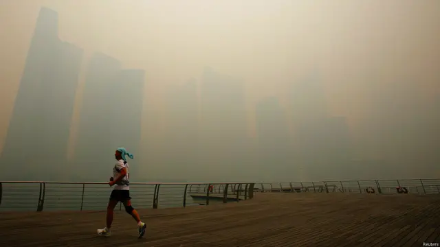  ودفع هذا حكومتي البلدين إلى إصدار تحذيرات صحية لمواطنيها.