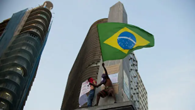 manifestantes en Brasil