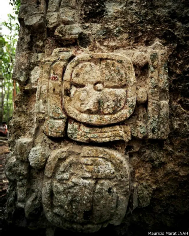 Detalle de la Estela 1, complejo oeste. Chactún.