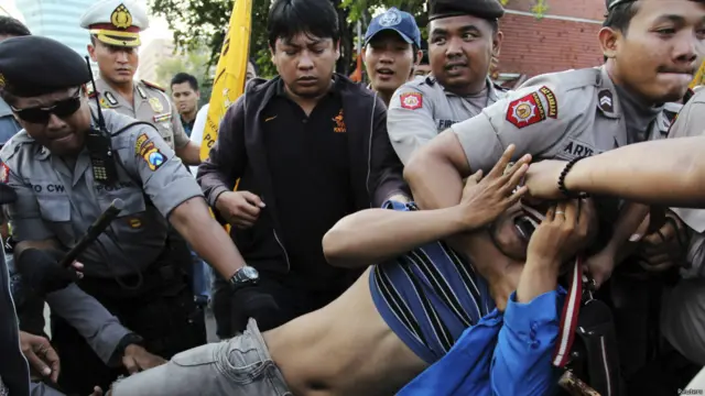 Demonstrasi di Surabaya