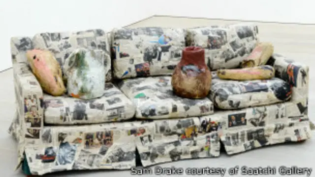 тахта с газетной обивкой