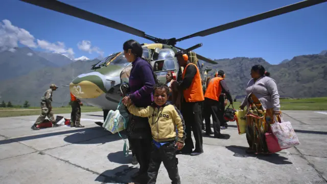 उत्तराखंड में सेना, वायु सेना, आईटीबी और सीमा सुरक्षाबल के जवान राहत कार्य में मदद कर रहे हैं