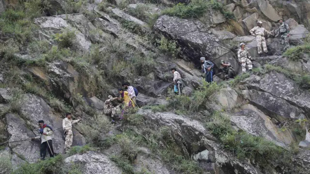 राज्य सरकार का कहना है कि मेडिकल टीम के पास पर्याप्त दवाएं और उपकरण हैं.