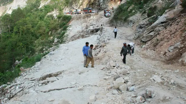 هندي چارواکي وايي، اوس هم زرګونه کسان سیمه کې ایسار پاتې دي.