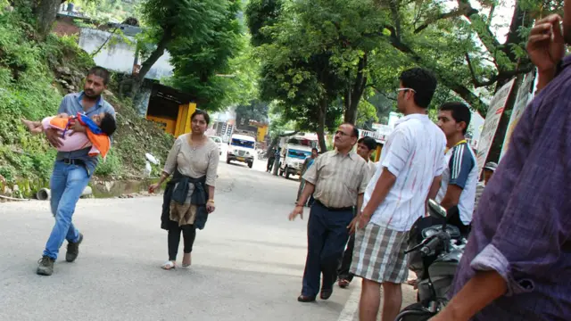 د ځايي چارواکو په وینا تر ټولو ډېر زیان په کېدارنات او ګوري کنډ سیمو کې اوښتی.