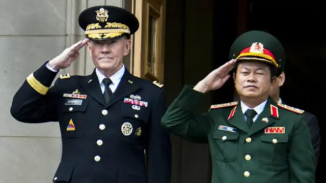 Hai ông Martin Dempsey và Đỗ Bá Tỵ