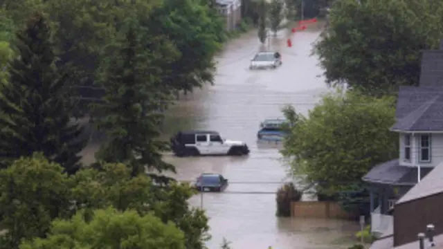 د کیلګري ښار تر نیمايي ډېرو ودانیو ته اوبه ننوتې.