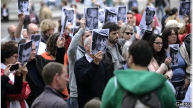 Aksi mendukung korban
