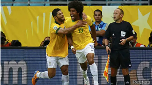 Dante comemora gol pela seleção brasileira / Crédito da foto: Reuters