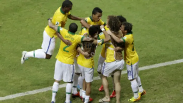 يحتفلون بالفوز