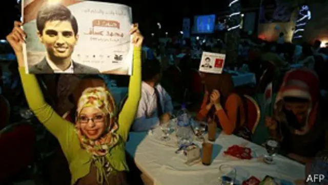 یک وبلاگ‌‌نویس در توییتر نوشته: "محمد عساف، فلسطین را آزاد نکرد ولی برای مردمی که در ۶۶ سال دوران اشغال لبخند نزده‌‌اند، شادی و سرور آورد"